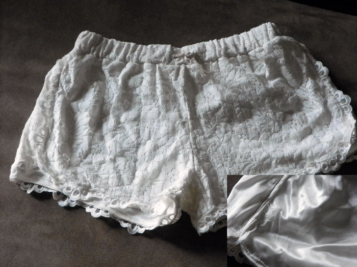 Vintage Rose Embroidery Lace Shorts