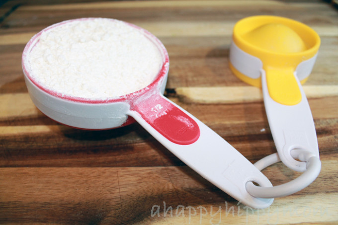 Double-Sided Flip Measuring Cups
