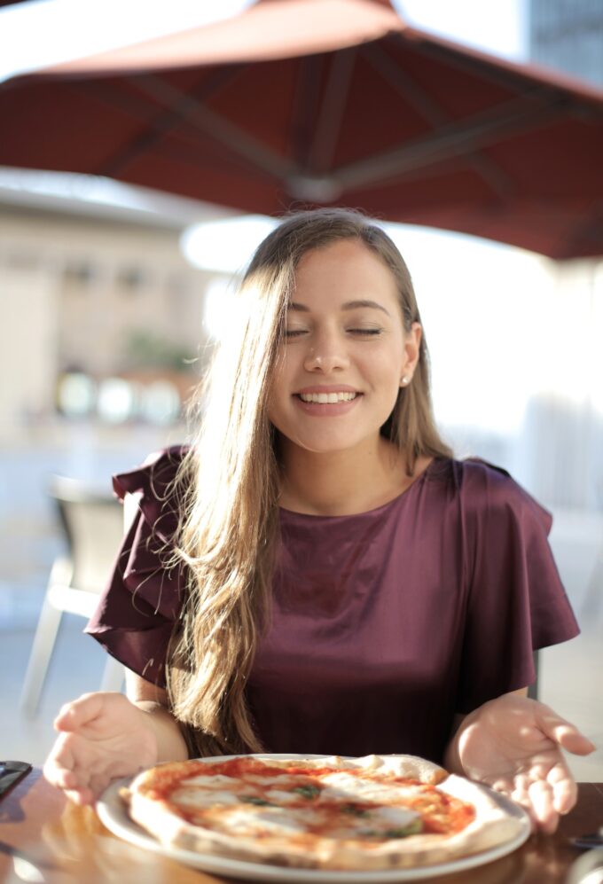 eating outside-pizza